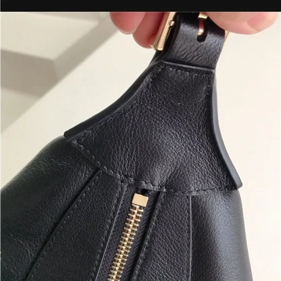 Elegant Black Leather Handbag - Picture 15 of 16